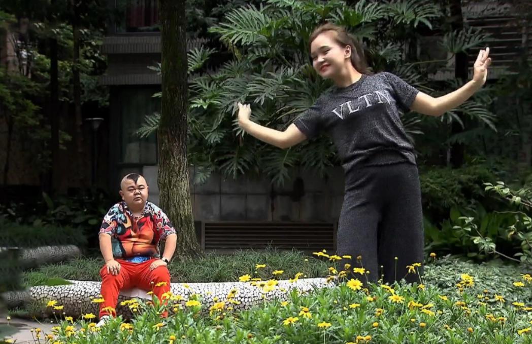 小布丁张荣和他的三个孩子的照片,小布丁张荣个人简介