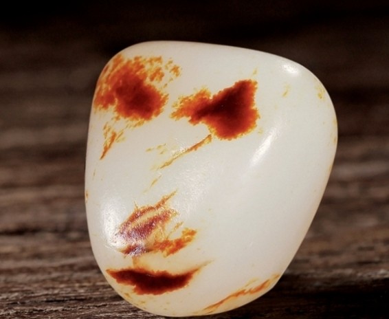 和田玉与俄料的硬度及密度,和田玉的密度折射率硬度是多少