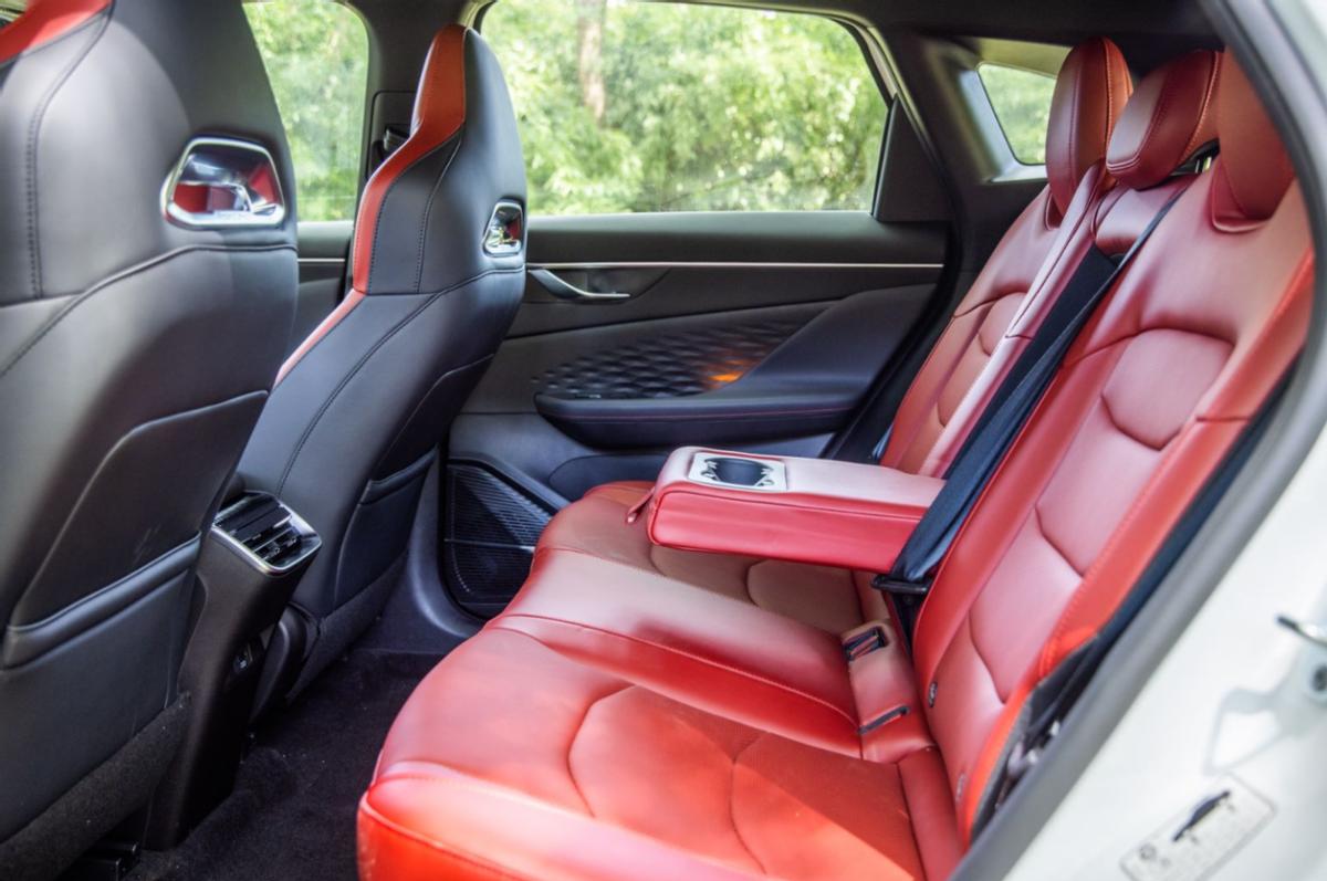 10万内最卷SUV？配行业一流华为鸿蒙OS，带你看北汽魔方