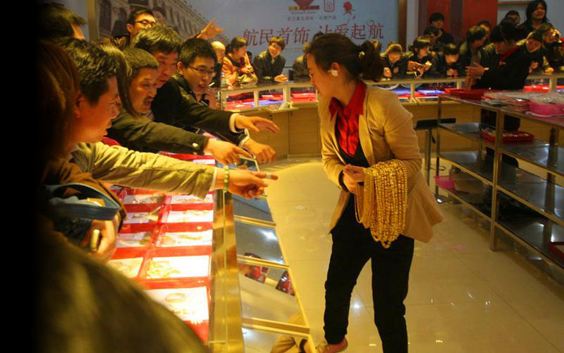 乱世买黄金对应的前半句是什么,投资黄金什么价格可以入手