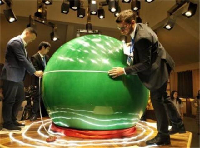 世界上最大的夜明珠怎么成路灯了,男子挖到6吨夜明珠