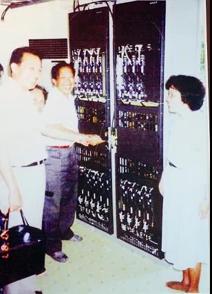 移动通信技术历史,移动通信的发展史论文