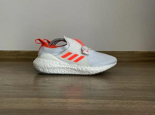 耐克阿迪最好的一款跑鞋,阿迪最高端的跑鞋是哪款