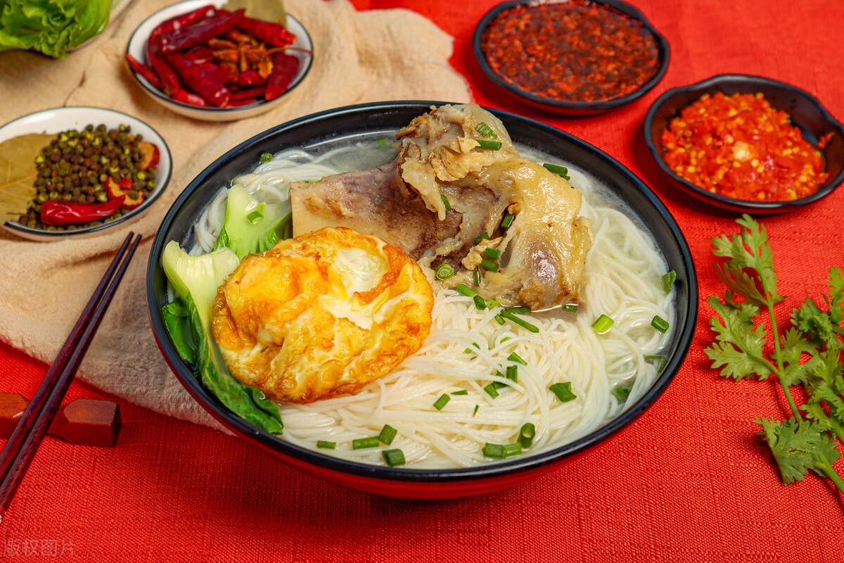 广西特色美食螺蛳粉介绍,广西除了螺蛳粉有什么好吃的特产