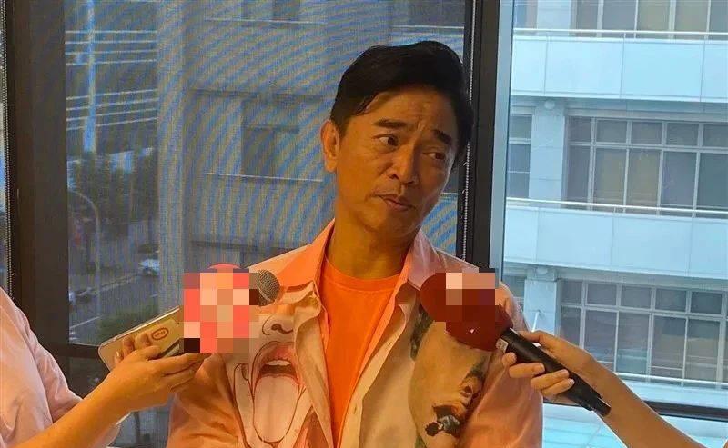 黄子佼承认强吻17岁少女拍裸照,曾劈腿小S,曝亲妈出轨大小S磕药