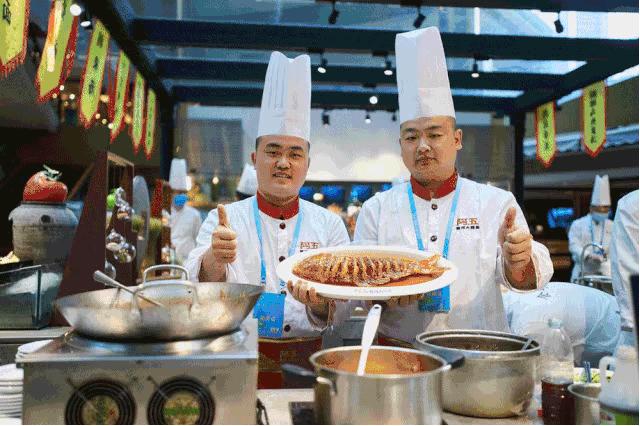 有了这杯酒，天涯也是团圆