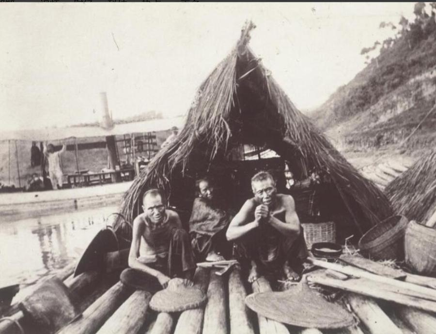 日军当着国军的面杀俘虏,日军侵华兽行