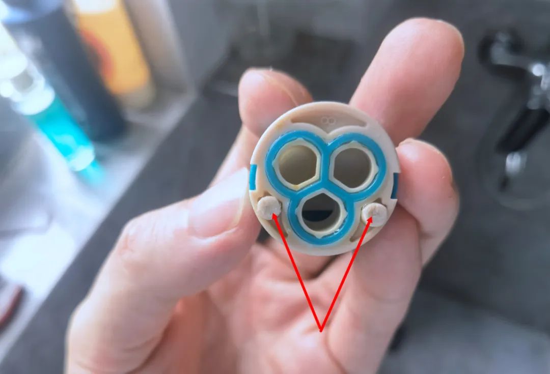 花洒分水阀更换新的还漏水,花洒漏水维修分水器