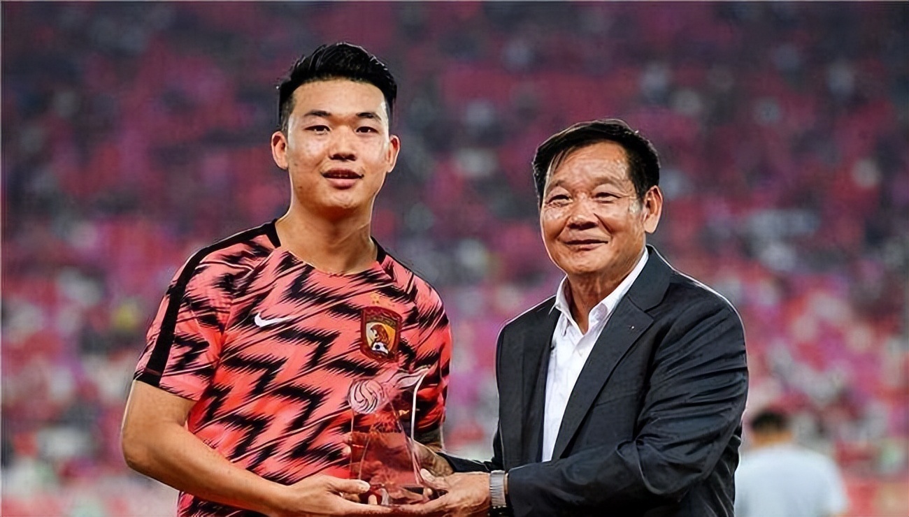 确定了！武汉三镇又拿下一员猛将，曾留洋葡超，被誉为郑智接班人