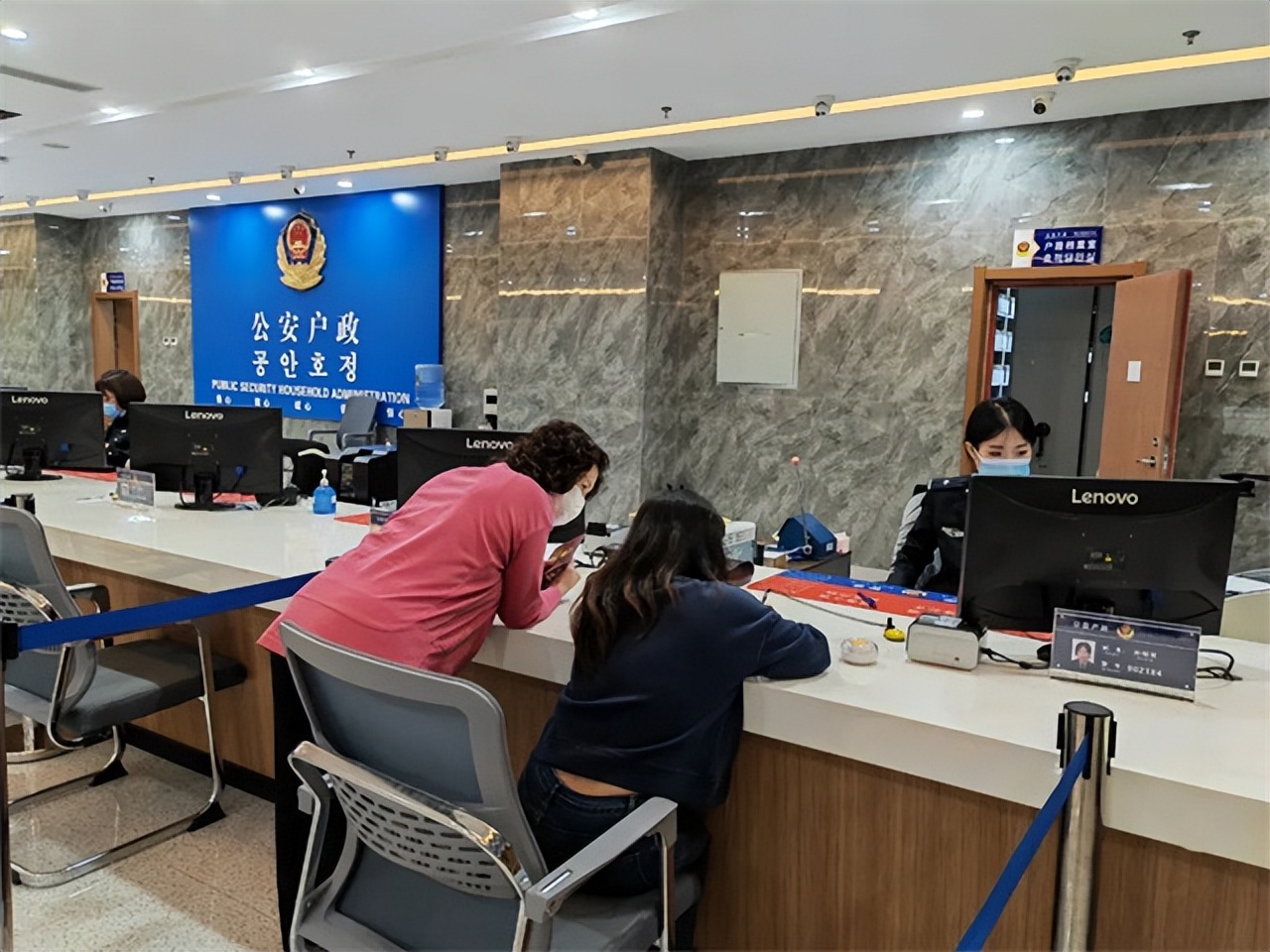 湖南小伙死亡母亲哭瞎右眼，15年后交警通知：你儿子被拘留了