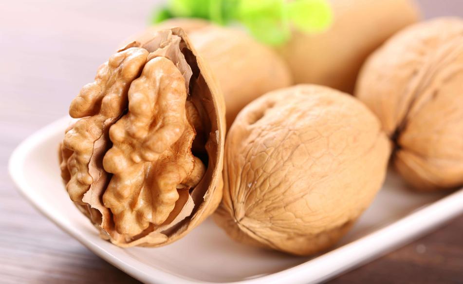 吃核桃对心血管病有好处吗,核桃对心血管病的功效