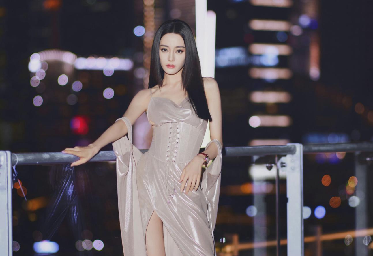 撕掉迪丽热巴的遮羞布，害怕穷人看见，又怕富人看不见，真绝了