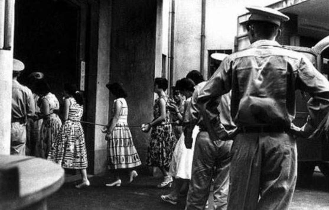 日本慰安夫:美国女兵的专属男宠,一天要接待十几位客人