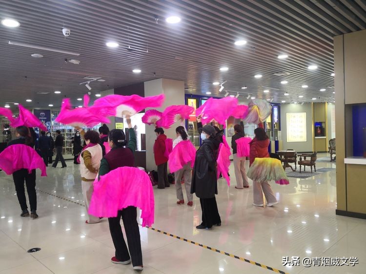 称颂虎虎生威的诗句,福虎呈祥百花迎春诗句