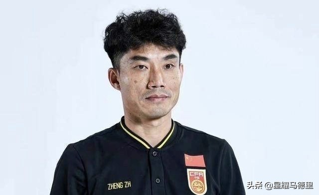 41岁郑智拍教练+球员2版定妆照！或以国脚身份踢12强赛，又创历史