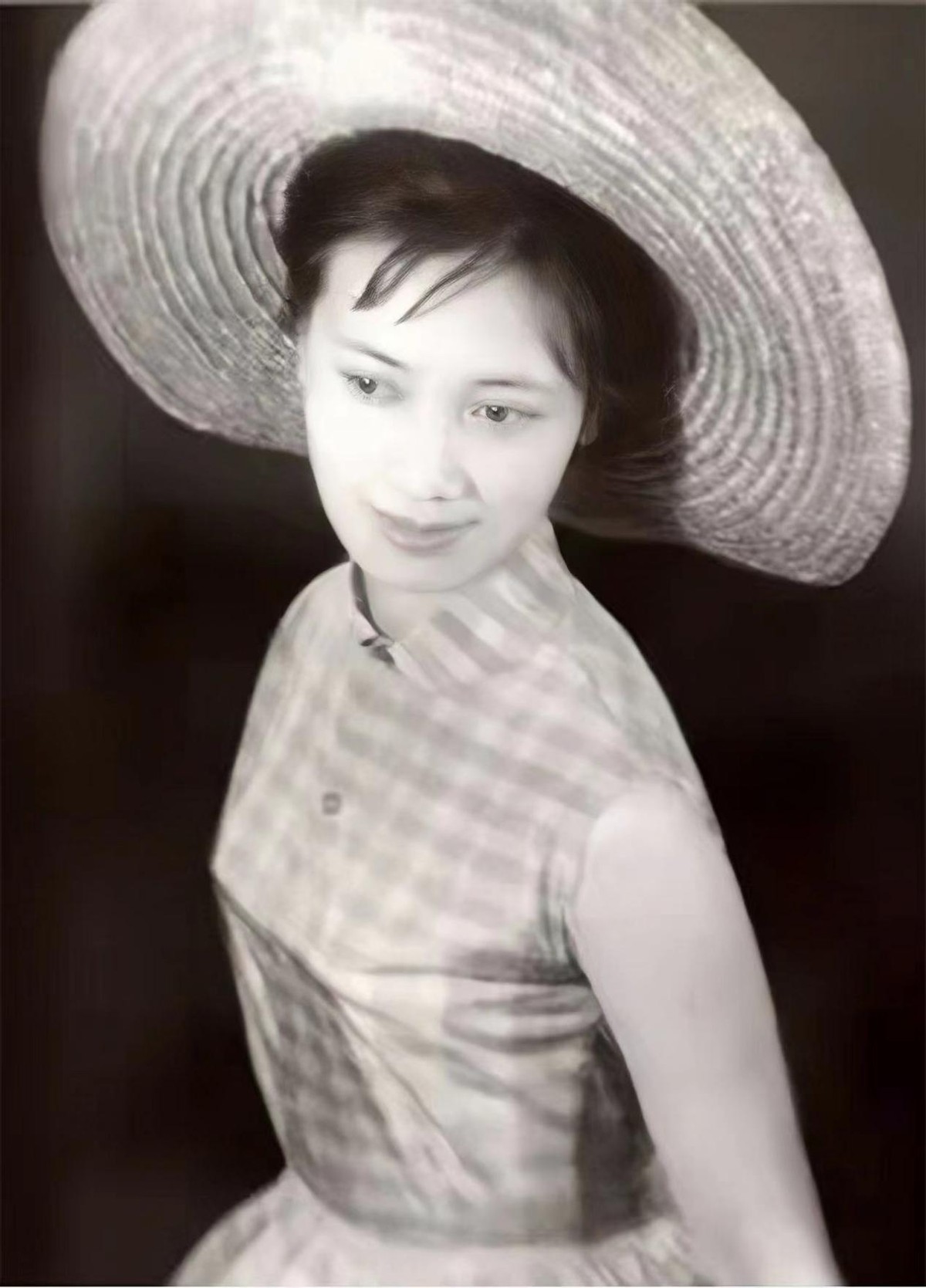 朱逢博丈夫骨灰摆放在哪里,著名女歌唱家朱逢博近况