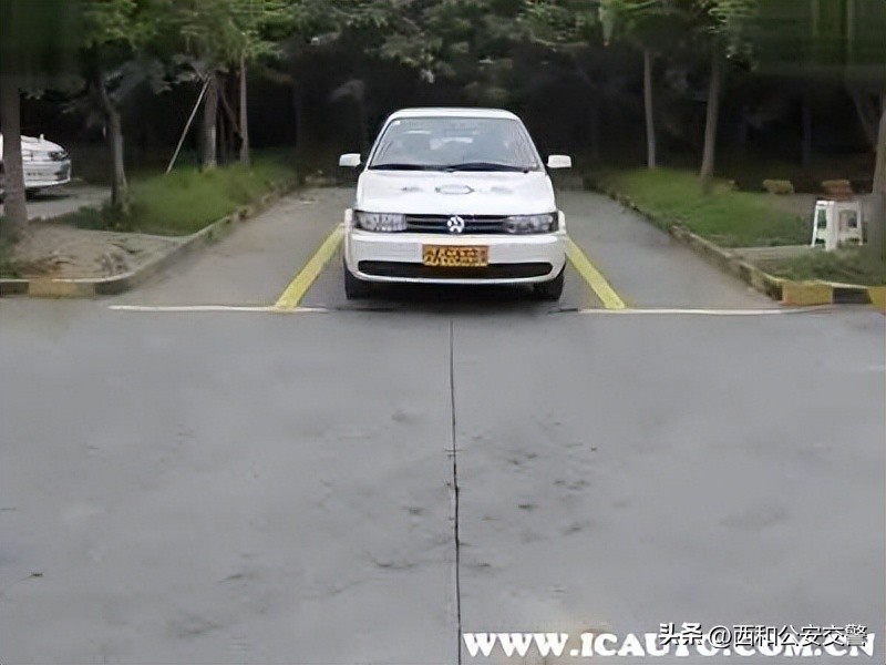 自动挡科目二倒车入库技巧,科目二自动挡倒车入库详细教程