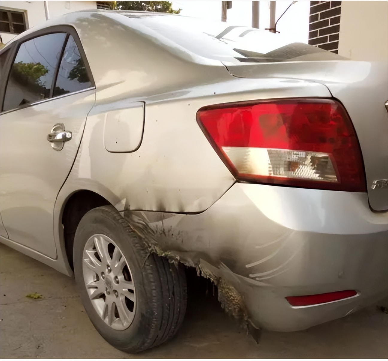 丈夫出轨家暴强奸岳母，妻子一家合力将丈夫打死，是否属正当防卫