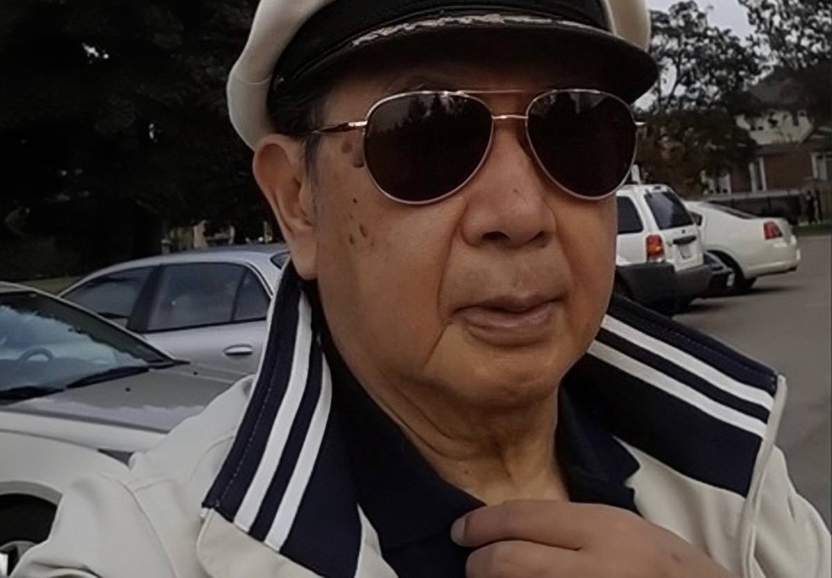 知名播音王子81岁还坚持做网红！皮肤松弛显沧桑，移民国外多年