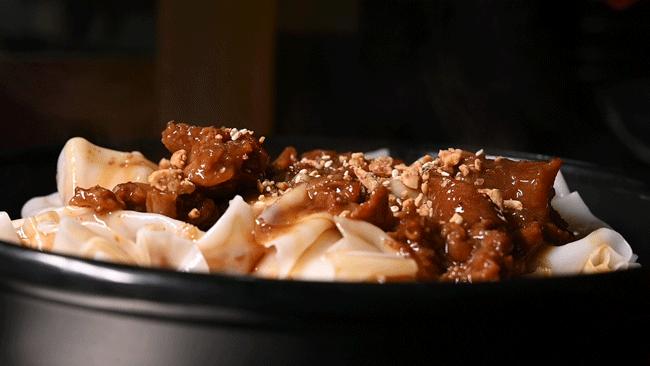 “搞什么，这大排档开到9点，老板就叫我走？”