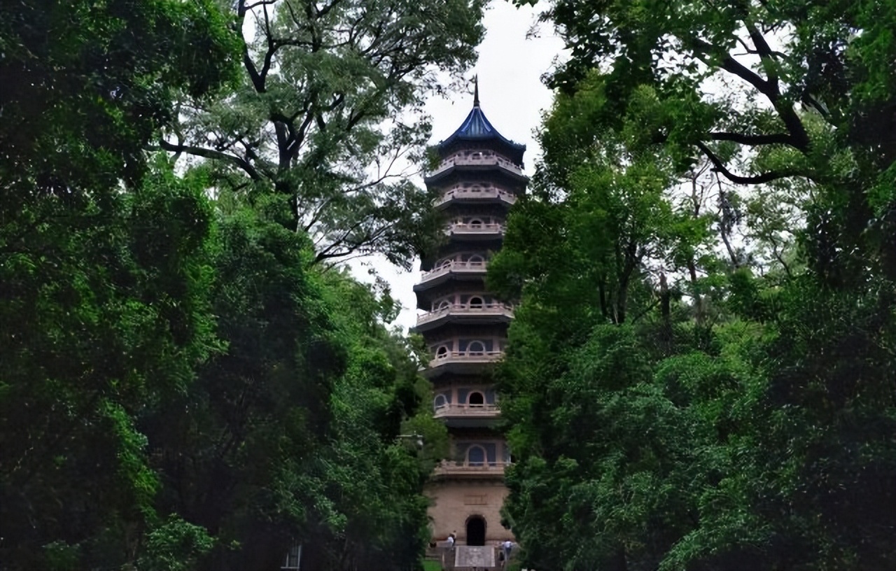 南京比较灵的寺庙毗卢寺,南京鸡鸣寺一座古老的寺院