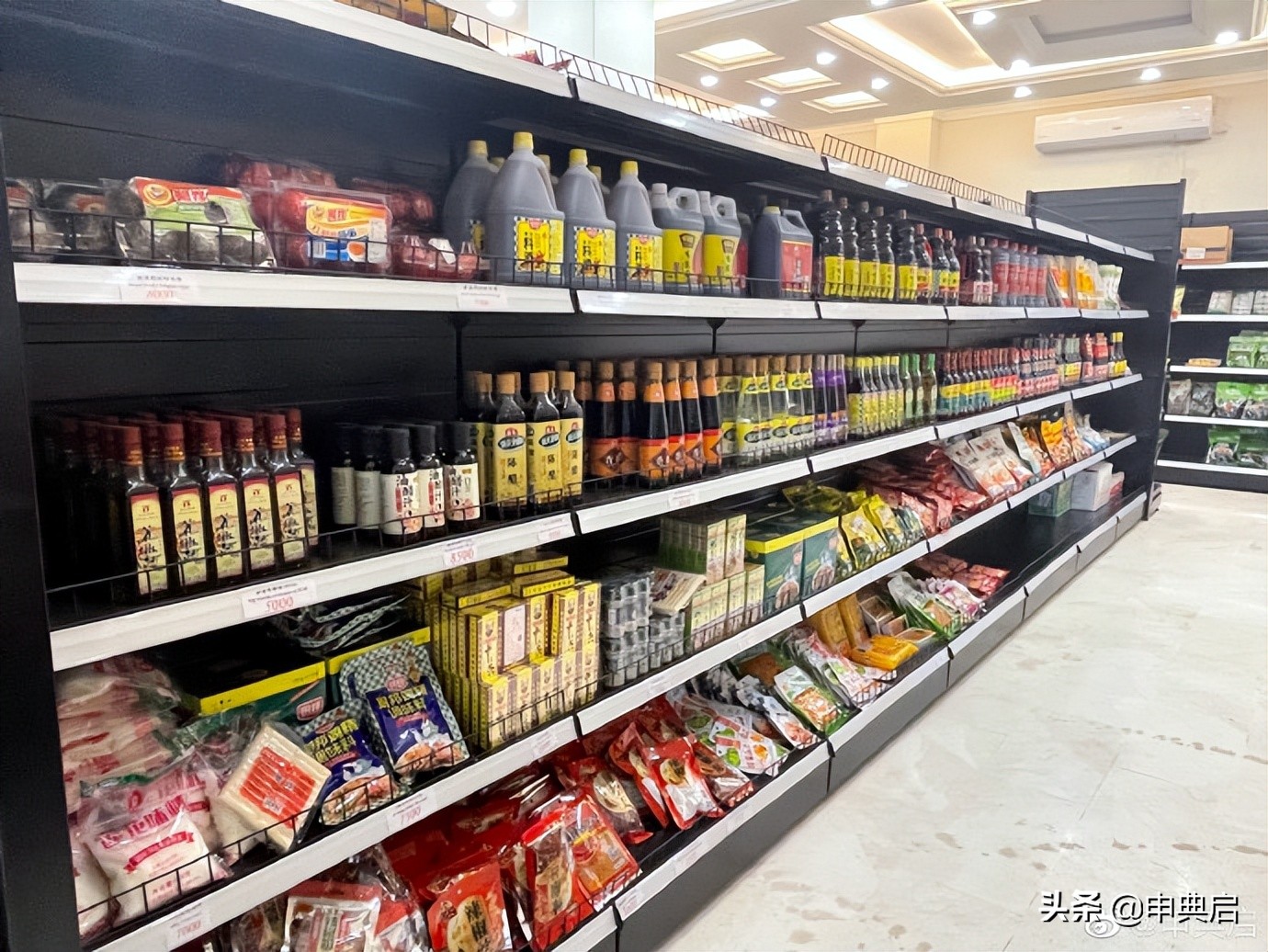 外国人也爱中国食物？伊拉克大型中超的顾客对象，竟然是外国人？