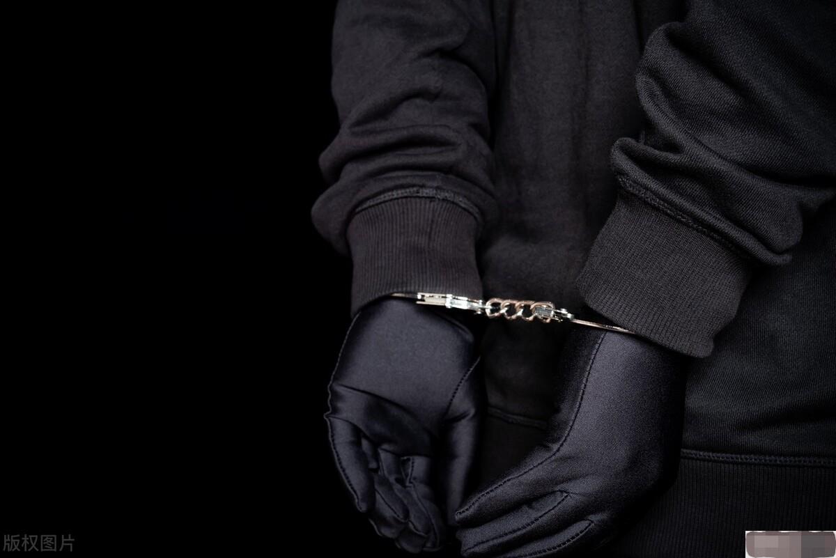 硫酸泼脸自救,硫酸泼到身上怎么自救