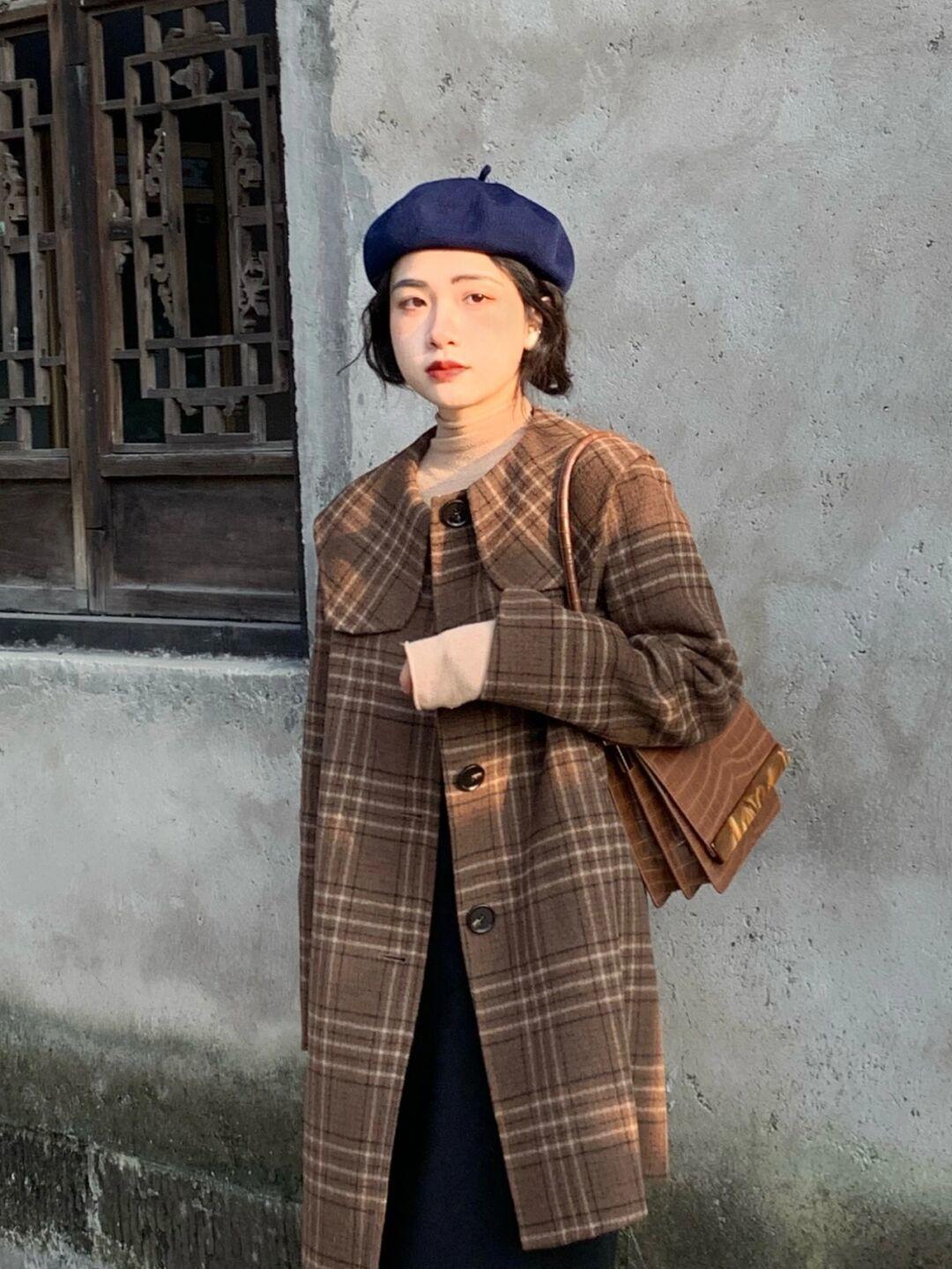 连帽格纹大衣怎么搭配好看,格纹呢大衣适合什么肤色的穿