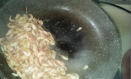 韭菜炒小河虾的做法教程,韭菜炒河虾正宗做法