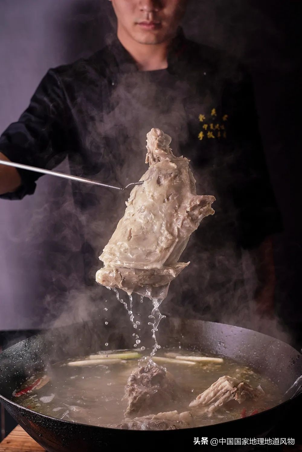 三伏天吃羊肉是种怎么样的体验,三伏天吃羊肉让你大汗淋漓