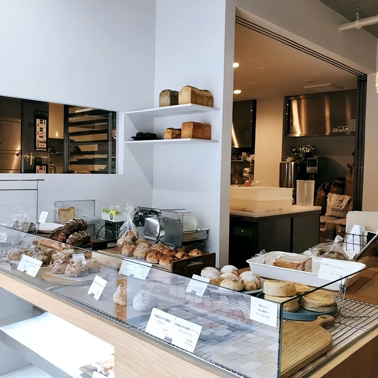 东京这位「面粉刺客」！每日使用15种面粉，混合制作40款面包