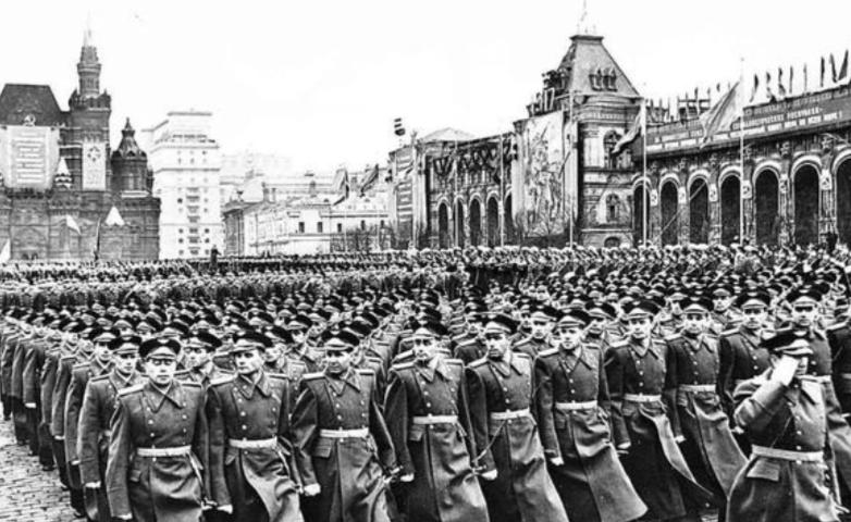 苏联红场阅兵u2侦察机,红场阅兵打下美国侦察机