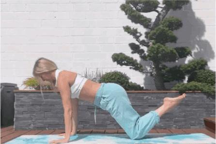 锻炼肩背最有效的动作靠墙,打造完美肩背线条的5个动作动图