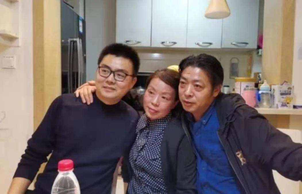 北海舅舅直播，称二八真相已出，暗指许敏炒作，郭威有对父母动手