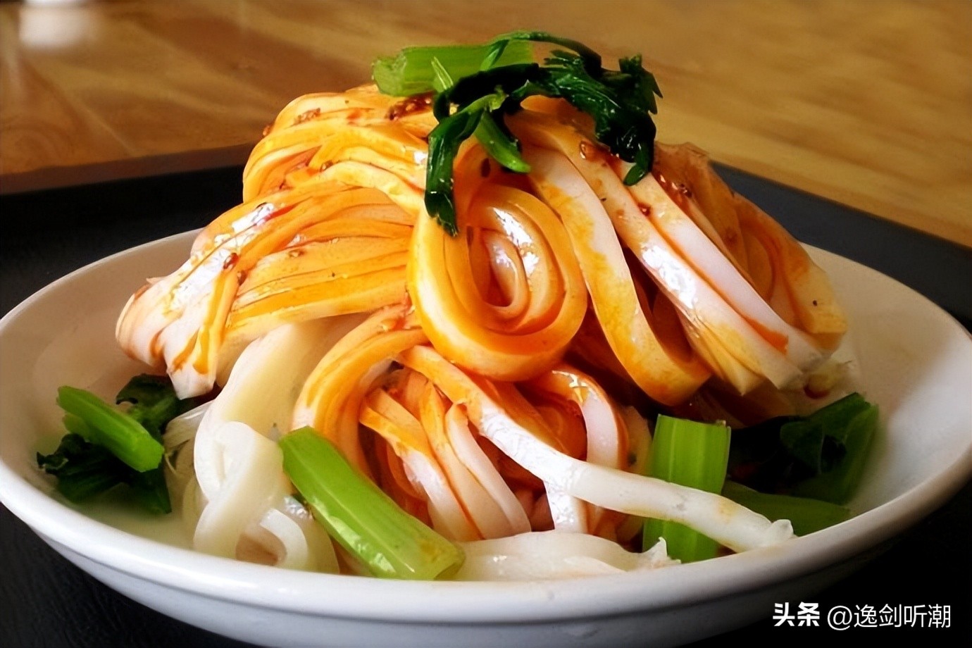 西安品诺凉皮视频,西安美食凉皮简介