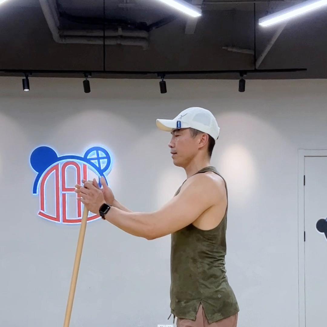 肩部拉伸每天10分钟放松肩部,做完一套动作就要拉伸一次吗