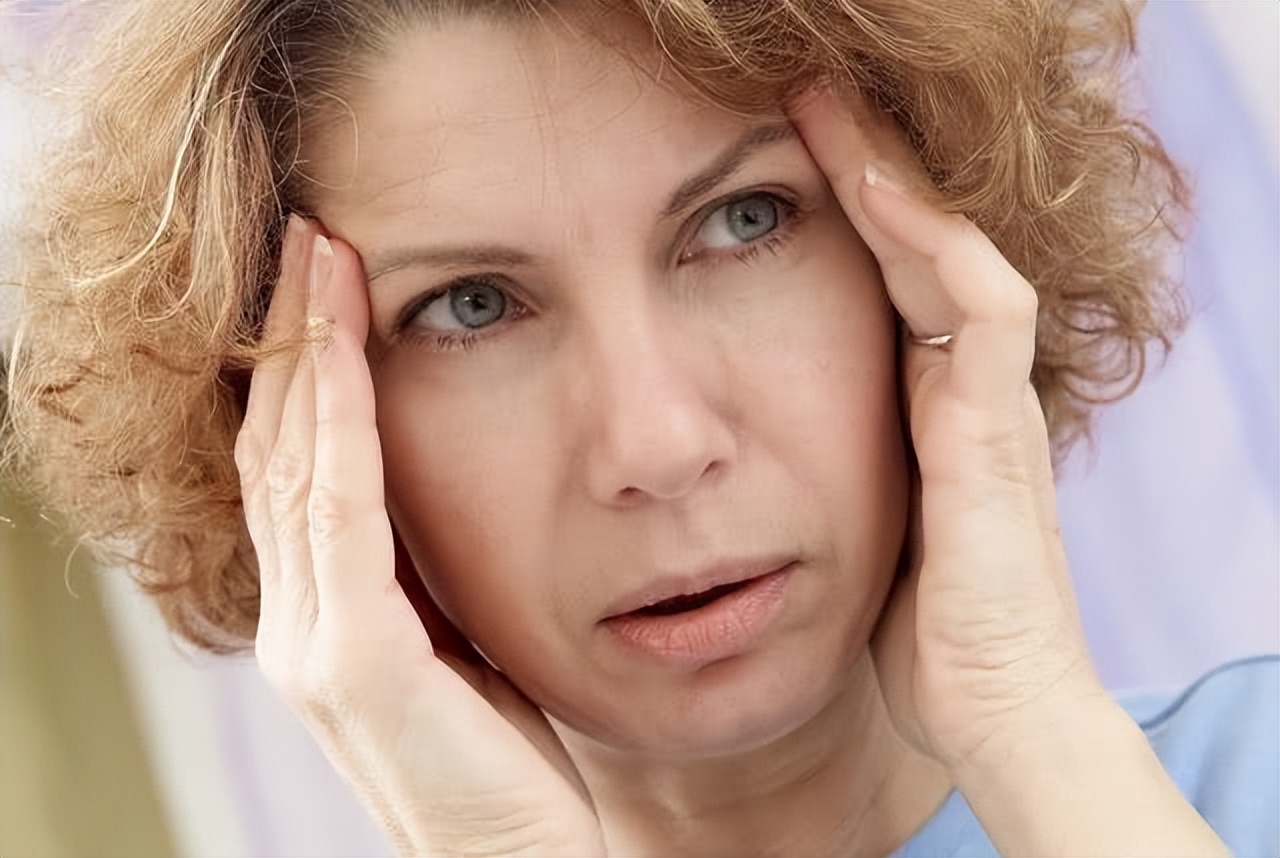 外阴总是很干怎么回事,阴道每天都有什么症状