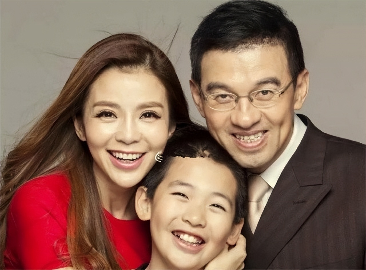 央视电视台主持人嫁给美籍华人,央视主持人嫁给富二代