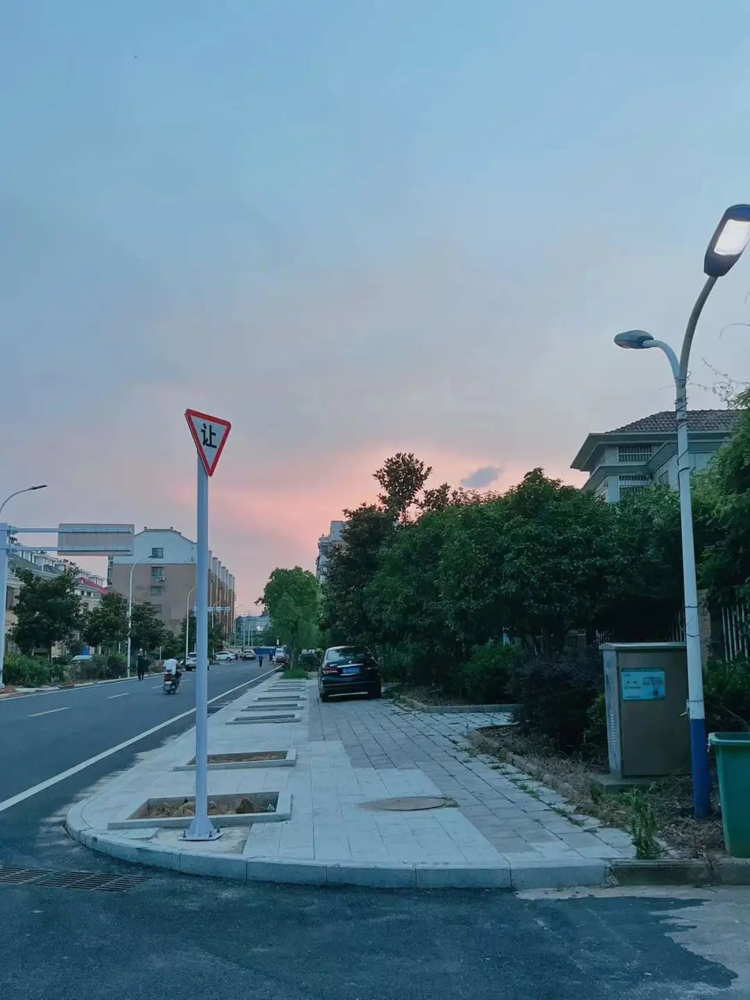 回到县城一个月，我好想住回罗森旁