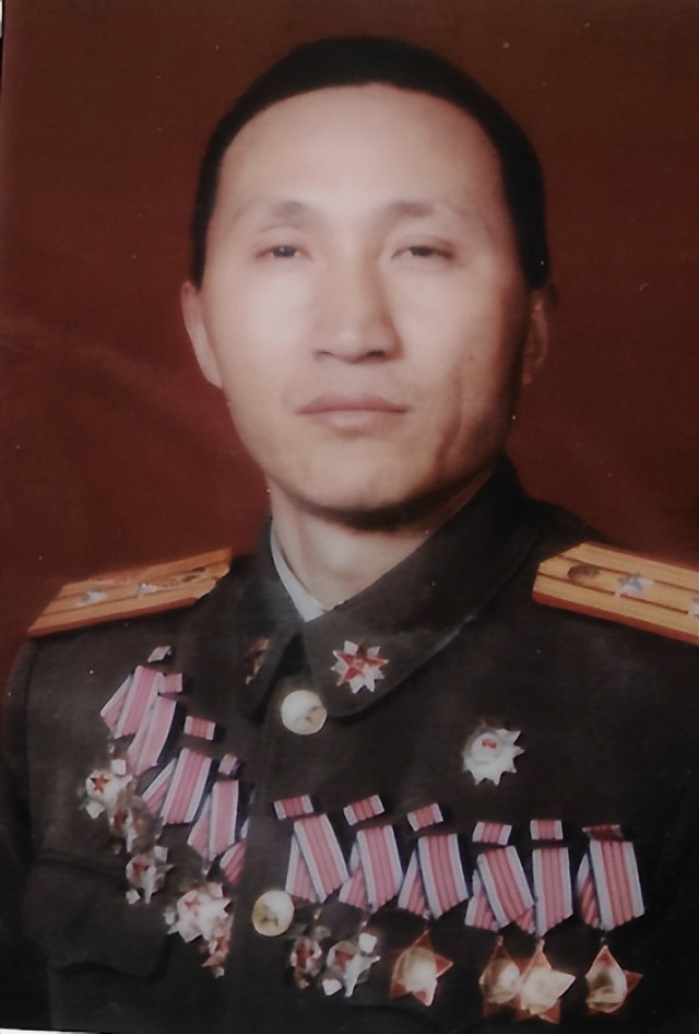 众诗人品读许庆胜《诗坛胡松夏现象解剖》专著诗•50首