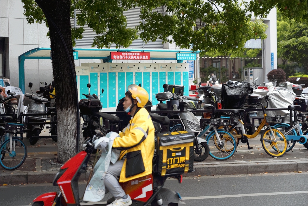 上海闵行消防支队联合智租换电打造电动车充换电站示范点