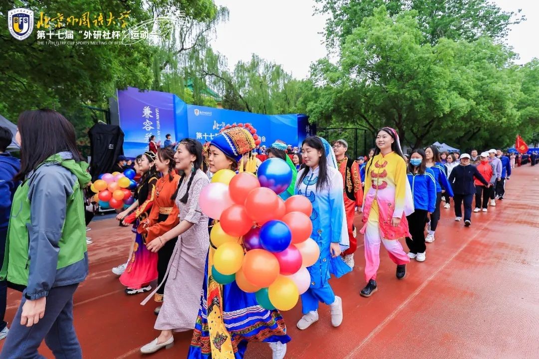 中国大学篮球比赛高燃,世界冠军助阵表演视频