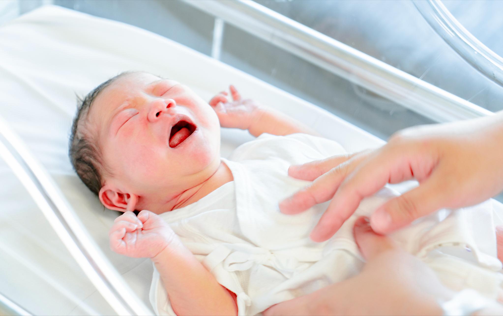 一招教你解决宝宝哭闹,无论真哭还是假哭