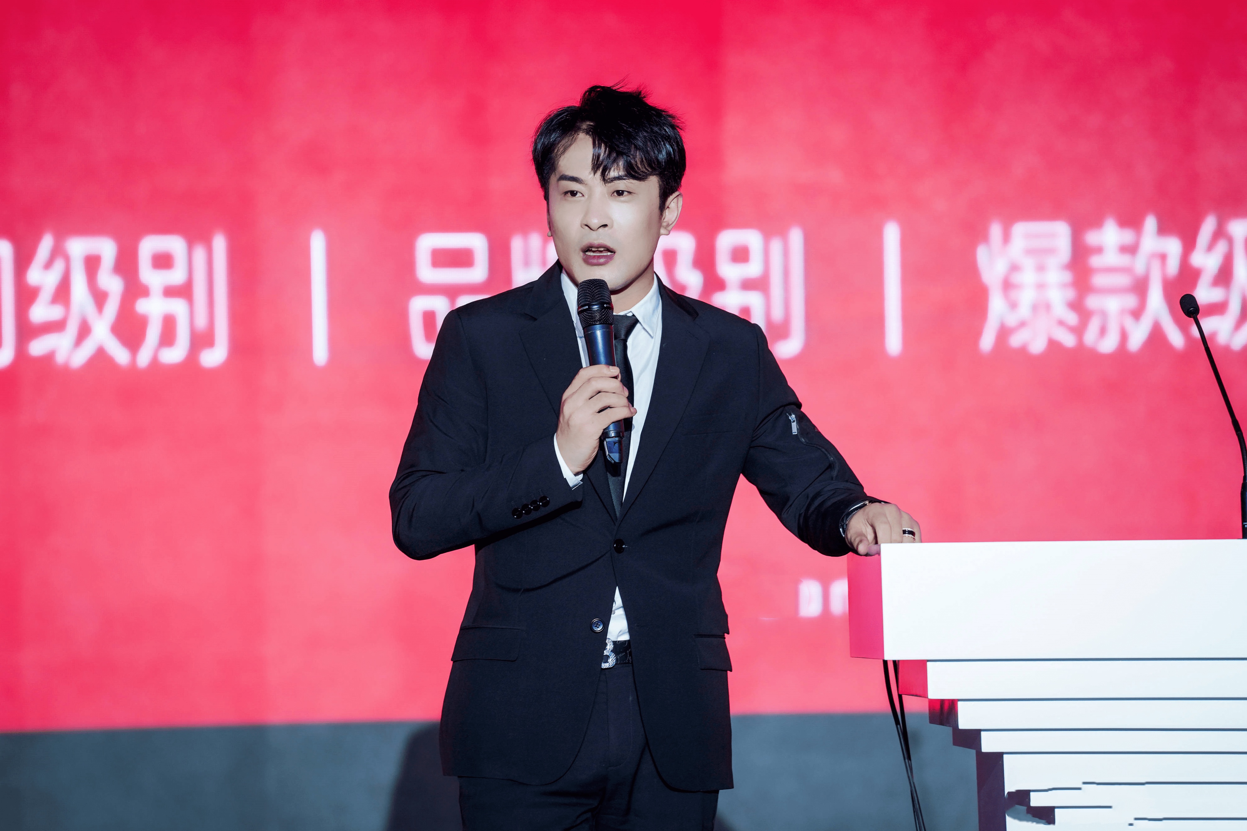 仅仅2天，娱圈的瓜就这么生猛？*税偷***税漏**、售假、入狱，应有尽有