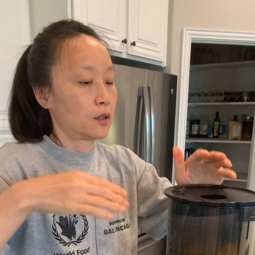 今天打卡513天，早晨柠檬水姜黄生姜生蜂蜜，这次这桶味...