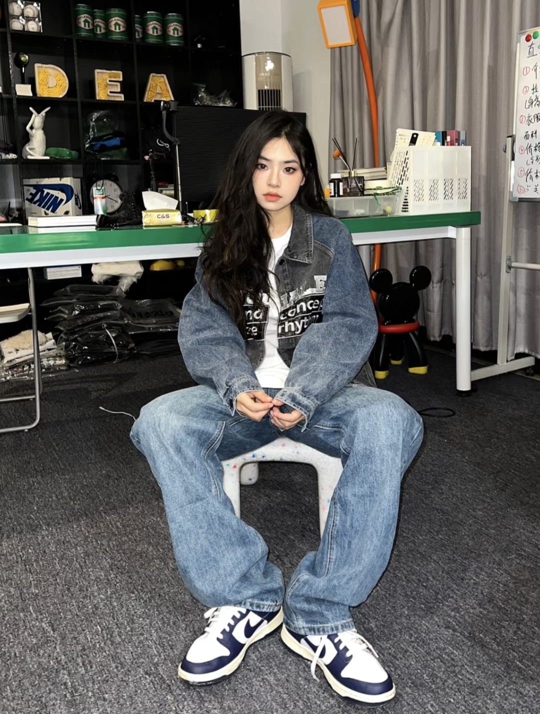 男装牛仔外套搭配什么裤子,牛仔外套搭配什么裤子好看