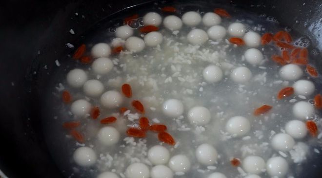 即食醪糟怎么吃补气血,体虚的人应该喝什么汤