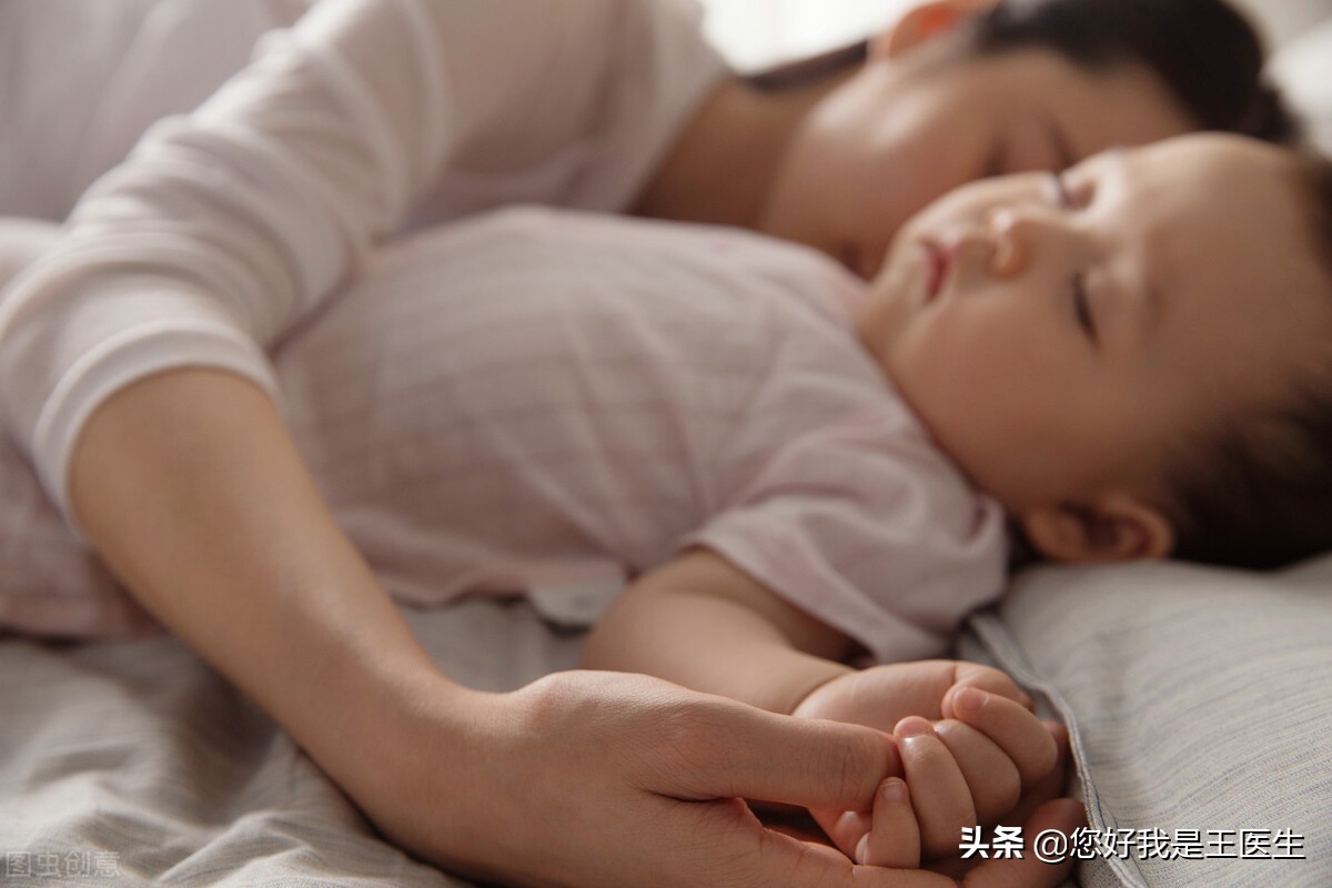 一个月的宝宝睡觉头总是歪过一边,宝宝睡觉头老是歪向一边怎么办