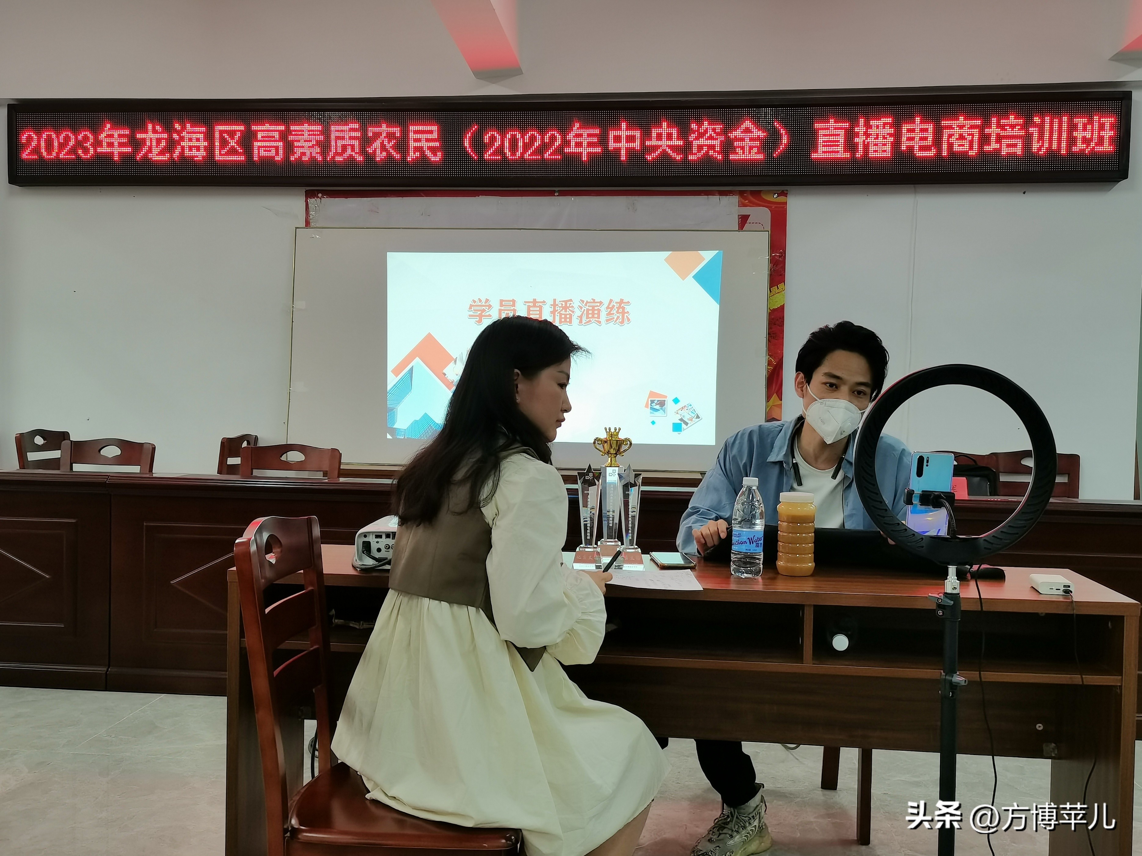 农民变“主播”实操学“带货”——龙海程溪下叶村直播电商培训