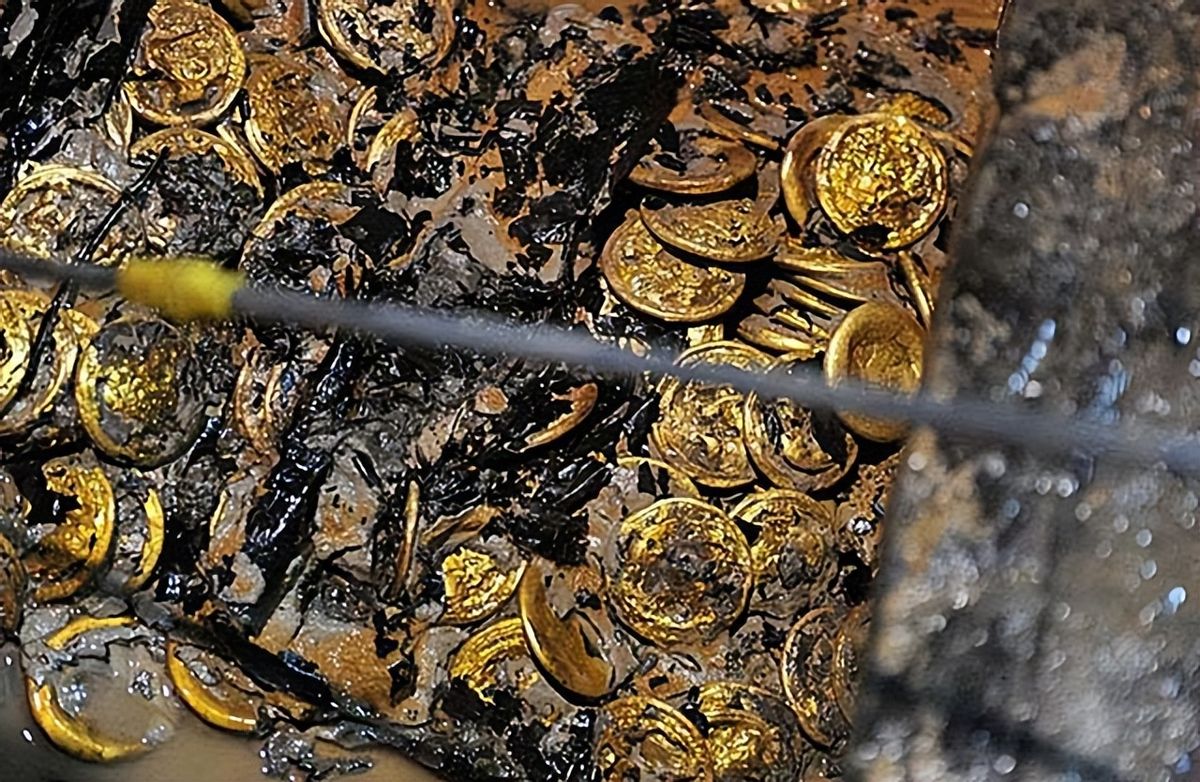 山西老农砍柴发现藏金洞,山西老汉发现山洞洞里藏金砖